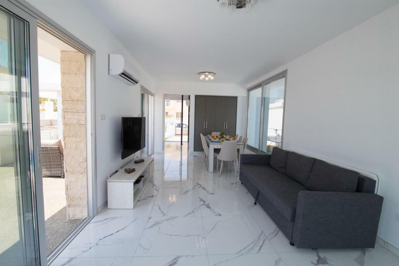 Lynn Boutique Beachfront Dom wakacyjny *