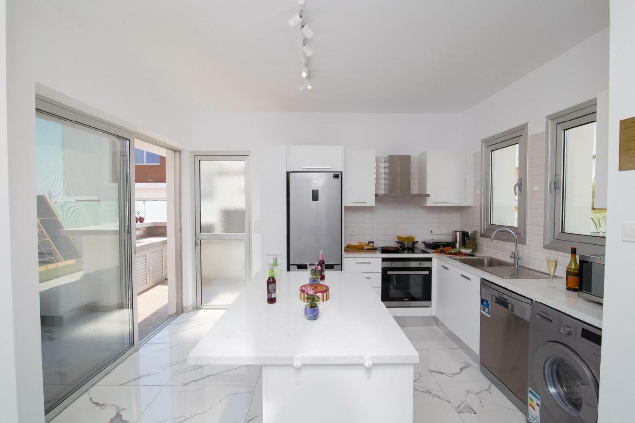 Lynn Boutique Beachfront Semesterbostad Ayia Napa