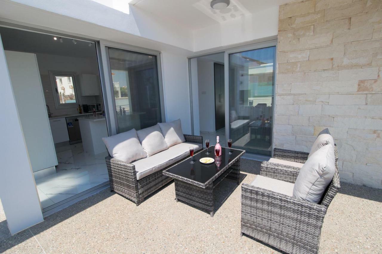 Lynn Boutique Beachfront Semesterbostad